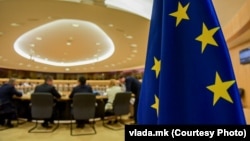 Зазначається, що кілька регіонів з дев’яти держав-членів – Фінляндії, Естонії, Латвії, Литви, Польщі, Словаччини, Угорщини, Румунії та Болгарії – особливо постраждали від гібридної війни