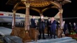 Китайский лидер Си Цзиньпина (в центре) и президент Узбекистана Шавкат Мирзиёев (справа) в Самарканде. Узбекистан, 14 сентября 2022 года