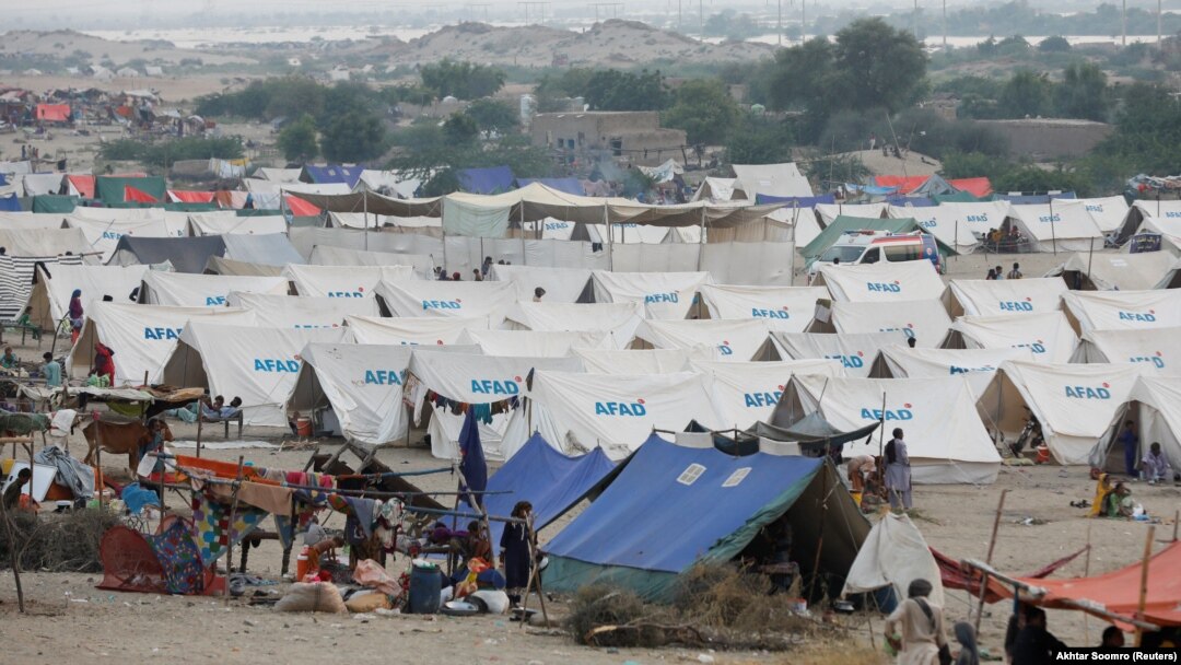 پاکستان کې سېلاب ځپلو ته جوړ شوی کمپ