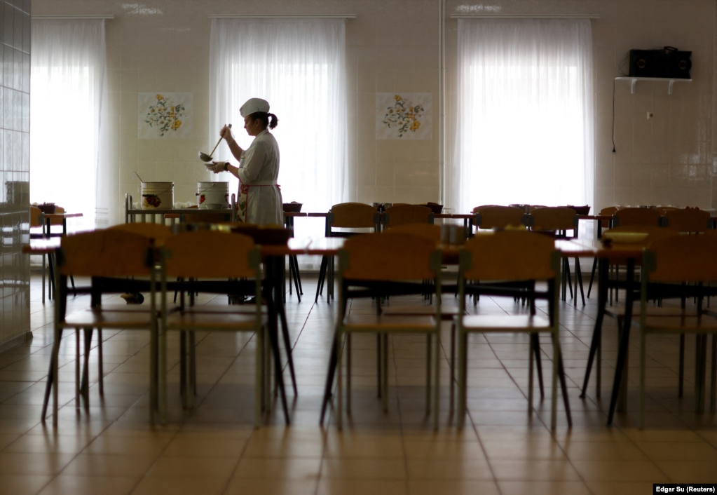 Zyrtarët e Kombeve të Bashkuara kanë ngritur alarmin për mirëqenien e fëmijëve me nevoja të veçanta që ishin nën kujdesin institucional të Ukrainës. Përveç "problemeve të njohura" brenda sistemit, ekspertët e Komisionit të OKB-së për të Drejtat e Njeriut thanë, se "tani ka një mungesë informacioni në lidhje me vendndodhjen e fëmijëve". Zyrtarët e OKB-së janë të shqetësuar se këta fëmijë mund të ekspozohen ndaj dhunës ose trafikimit të qenieve njerëzore.