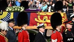 Траурная процессия с гробом королевы Великобритании Елизаветы II. 14 сентября 2022 года