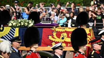 Британската кралица Елизабет Втора напусна Бъкингамския дворец за последен път