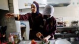 PALESTINIANS-GAZA/WOMEN-DINER