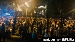 Акция протеста возле здания парламента Армении, Ереван, 14 сентября 2022 года
