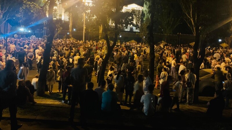 Ереванда демонстранттар Пашиняндын отставкасын талап кылышты
