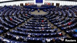 În Parlamentul European a fost votat planul REPowerEU, un nou capitol în PNRR în care sunt prevăzute măsuri de sprijin în domeniul energetic. El conține un amendament care ar putea redeschide discuțiile pe reformele prevăzute în PNRR. 