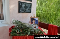 Меморіальна дошка кримчанину, російському військовому Тимофію Перепелиці, який загинув під час повномасштабного вторгнення Росії в Україну, 5 вересня 2022 року