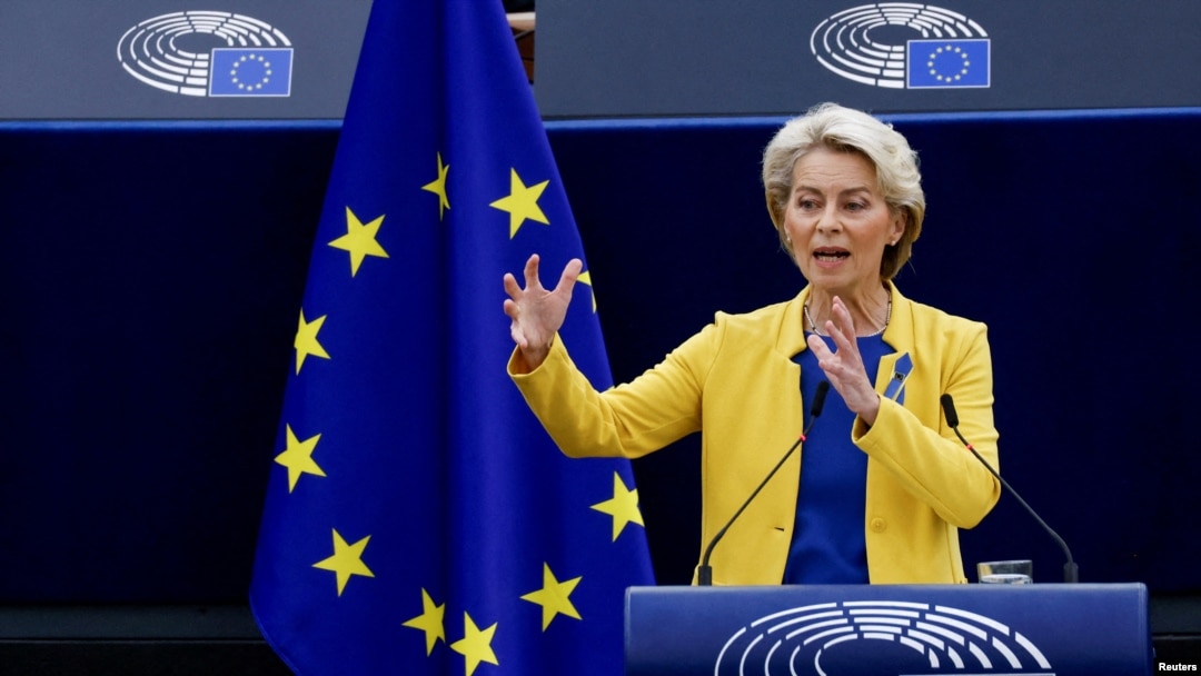„Astăzi, propunem un nou pachet de sancțiuni usturătoare împotriva Rusiei”, a anunțat miercuri președintele Comisiei Europene, Ursula Von der Leyen 