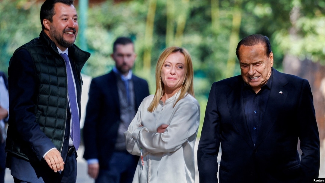 Liderii celor trei formațiuni ale coaliției de centru-deapta care ar putea conduce Italia după alegerile de duminică: Matteo Salvini, Giorgia Meloni și Silvio Berlusconi.