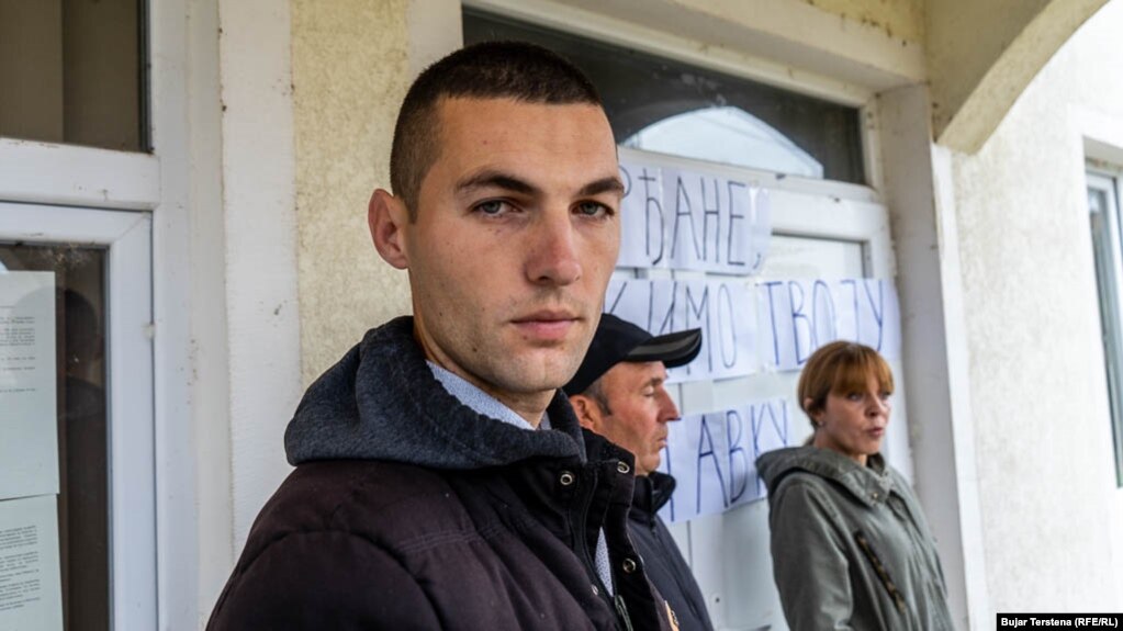 Ranko Moskiq, njëri nga pjesëmarrësit e protestës, i cili kërkon nga Beogradi që ta punësojë.