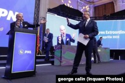 Nicolae Ciucă, Rareș Bogdan și Lucian Bode pe scena Congresului din 10 aprilie în care premierul a fost ales președinte al PNL, pe 10 aprilie 2022.