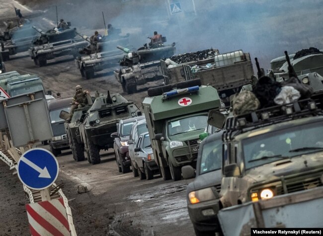 Tanke dhe automjete ushtarake ukrainase në rajonin Kherson, Ukrainë më 18 nëntor 2022.