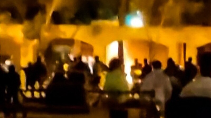 Demonstranti u Iranu zapalili kuću ajatolaha Homeinija