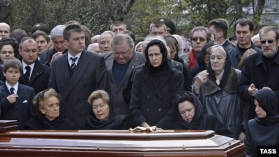 Famed Russian Cellist Rostropovich Buried In Moscow
