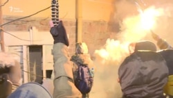 Активісти понищили одне з київських відділень «Сбербанку Росії» (відео)