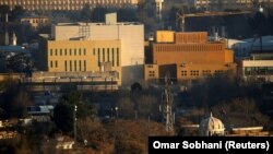 سفارت ایالات متحده در کابل هوشدار داده که "شبکههای تروریستی" به برنامه ریزی شان برای انجام حملات بر اهداف مختلف به ویژه زنها در افغانستان ادامه میدهند.