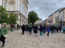 Протест представників переважно малого бізнесу під стінами міськради у Львові, 12 травня 2020 року