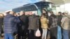 Transportimi me autobusë i qytetarëve serbë nga Kosova për të marrë vaksinën kundër COVID-19 në Serbi. 