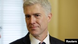 Ніл Ґорсач склав присягу судді Верховного суду США