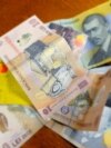 Leul s-a depreciat cu 3% în intervalul de după alegeri și cursul de schimb a trecut în premieră de pragul de 5 lei / euro. 