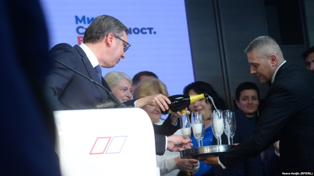 Predsednik Srbije i lider Naprednjaka Aleksandar Vučić slavi izbornu pobedu, 3. april 2022.