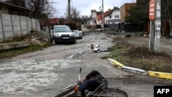 Убитый украинец посреди улицы, Буча