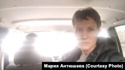 Журналист Мария Антюшева в автозаке после задержания, Красноярск