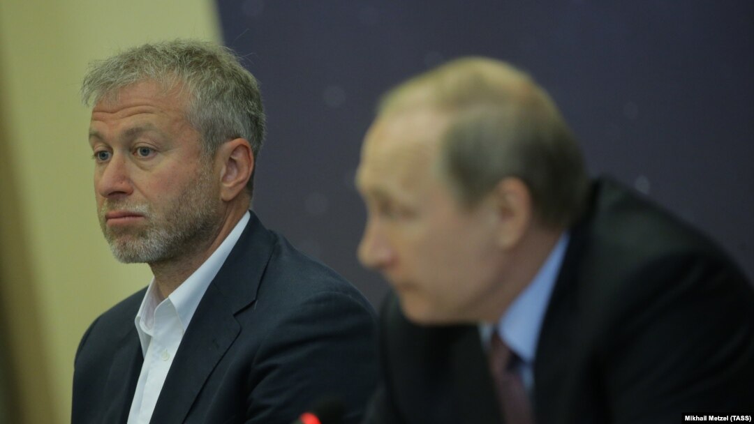 Ще з 2018 року, коли Абрамович (л) приїжджав до Литви, ЗМІ припускали, що він намагався отримати громадянство цієї країни