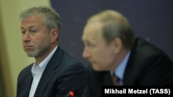 Бізнесмен Роман Абрамович і президент РФ Володимир Путін (зліва направо) у Сочі, 2016 рік