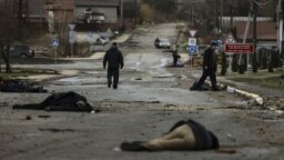 Тела гражданских лиц, которые по словам очевидцев, были убиты российскими военными. Город Буча Киевской области, 2 апреля 2022 года