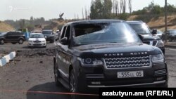 Поврежденный автомобиль Range Rover на автотрассе Ереван-Севан, 2 августа 2019 г․