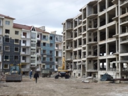 "Бесоба" тұрғын үй кешеніндегі көп қабатты үйлерді бұзу жұмыстары. Қарағанды, 3 қазан 2012 жыл.