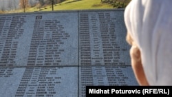 Međunarodni sud pravde u Hagu je 2007. zločin u Srebrenici okarakterisao kao genocid (na fotografiji: imena žrtava genocida u Memorijalnom centru Srebrenica-Potočari, arhiv)