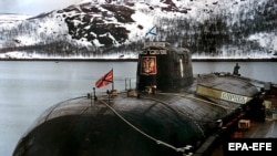 Submarinul Kursk la baza maritimă de la Vidîaievo, înaintea dezastrului