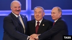 Kazakhstan -- Presidents Alexander Lukashenko of Belarus, Vladimir Putin of Russia, and Nursultan Nazarbayev of Kazakhstan (L-R) pictured after signing an agreement on the formation of the Eurasian Economic Union, at the Palace of Independence, Astana, 29