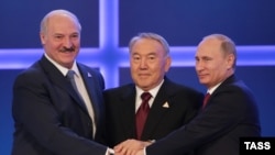 Kazakhstan -- Presidents Alexander Lukashenko of Belarus, Vladimir Putin of Russia, and Nursultan Nazarbayev of Kazakhstan (L-R) pictured after signing an agreement on the formation of the Eurasian Economic Union, at the Palace of Independence, Astana, 29