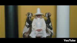 Alejandro Jodorowsky-nin "Müqəddəs dağ" filmindən bir kadr.