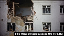 Разрушенный дом в Луганской области