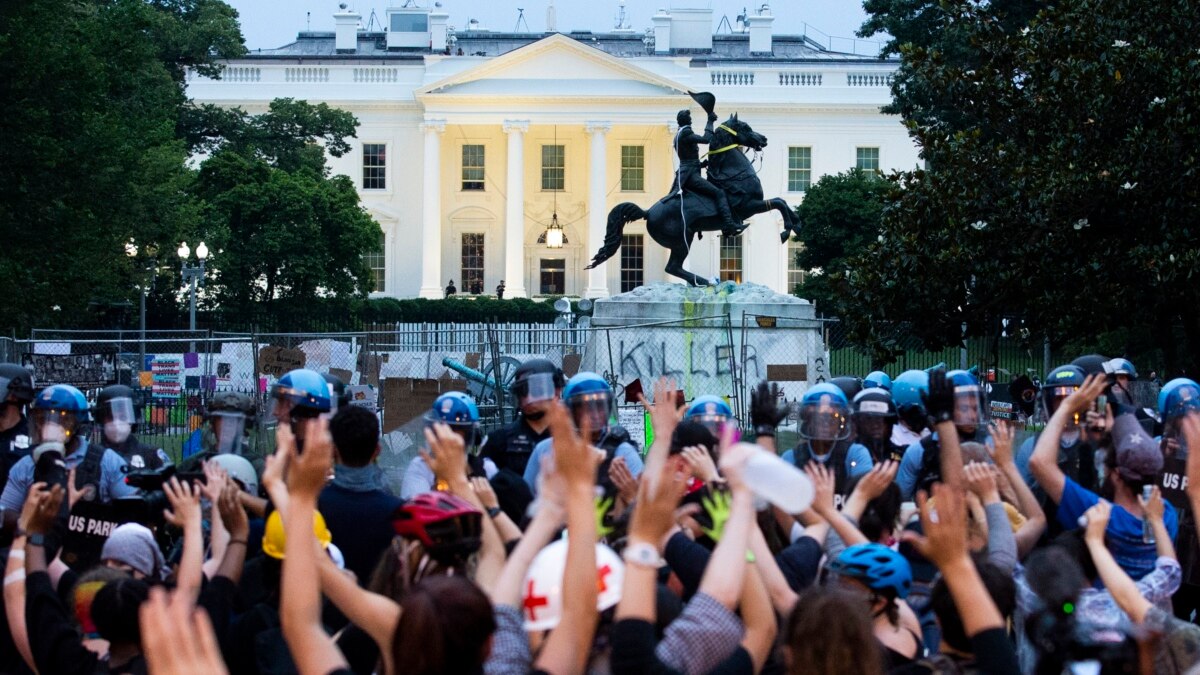 Война с прошлым. Протестующие в США сносят памятники по плану