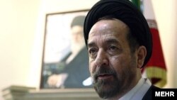حمید روحانی، روحانی اصولگرا، اواسط مرداد به رییس‌جمهوری ایران نسبت «خیانت» داده و گفته بود که وی باید محاکمه شود.