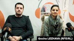 „ინფორმაციის თავისუფლების განვითარების ინსიტუტის“ კვლევითი მიმართულების ხელმძღვანელი გიორგი ხიშტოვანი და ეკონომიკური განათლებისა და სტრატეგიული კვლევის ცენტრის ხელმძღვანელი ქეთევან კრიალაშვილი