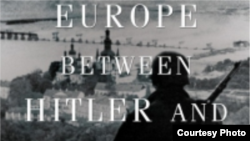 Фрагмент обложки книги американского историка Тимоти Снайдера "Кровавые земли. Европа между Гитлером и Сталиным"
