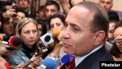 Armenia - Parliament speaker Hovik Abrahamian speaks to journalists at the National Assembly, Yerevan, 02Oct2012.