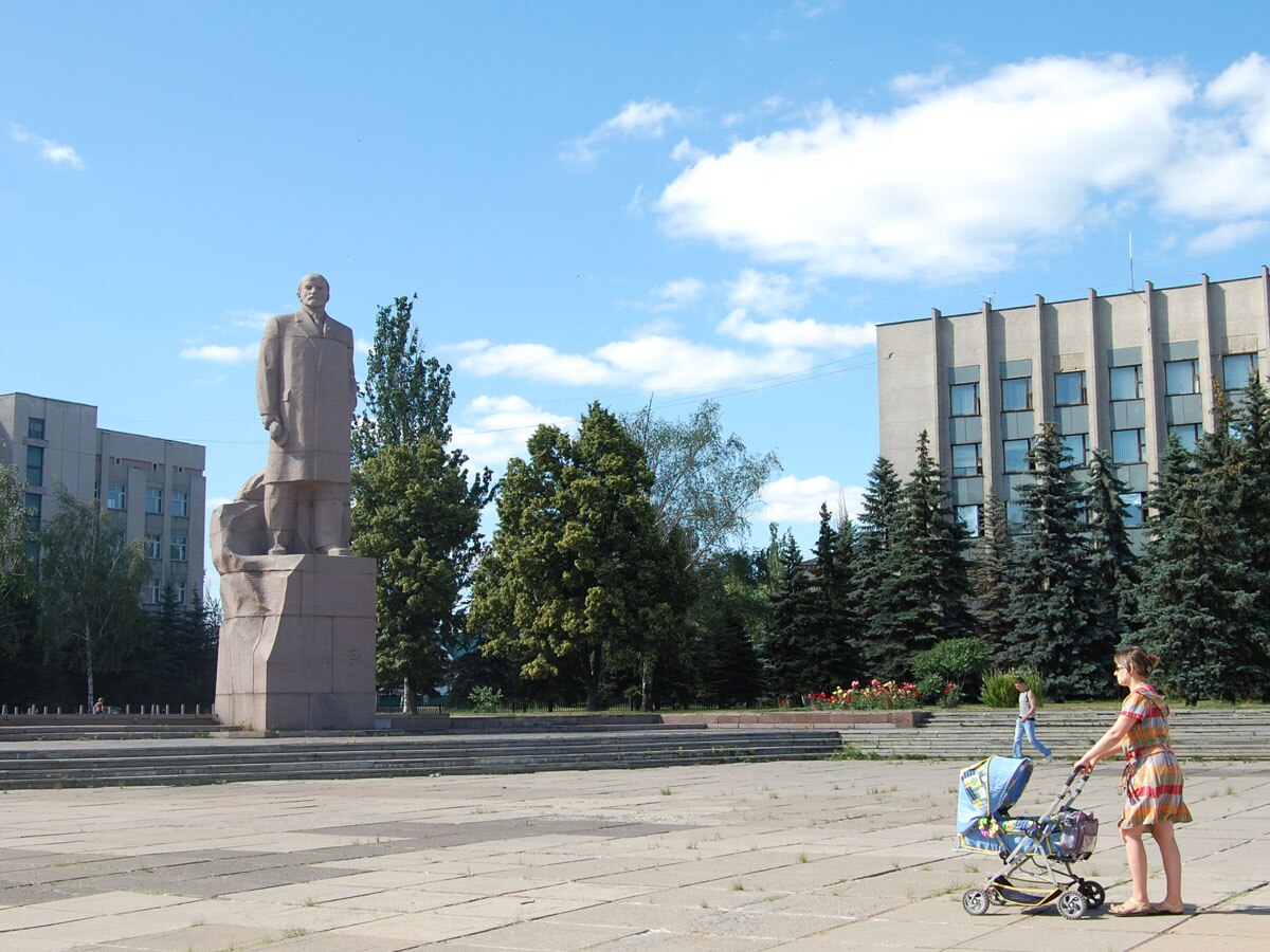 Центр Горлівки, за чотири роки до початку агресії Росії проти Україні і окупації міста. 18 червня 2010 року