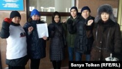 Қазақстан президенті Қасым-Жомарт Тоқаевқа хат тапсыруға келген белсенділер. Нұр-Сұлтан, 10 қаңтар 2020 жыл. 