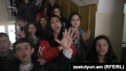 Armenia -- Pupils in Vanadzor Protest Against the Appointment of a New Principle. 08April, 2019