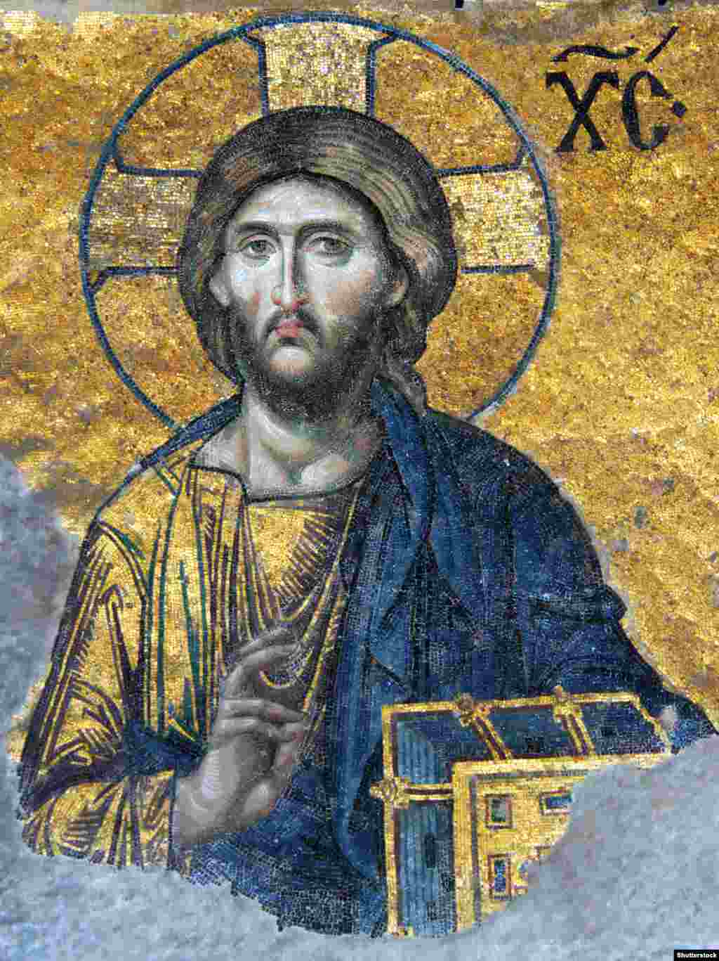 Un detaliu al unui mozaic al lui Isus care datează din 1261. Din 1934, mai multe mozaicuri creștine au fost redescoperite în interiorul Hagiei Sophia.