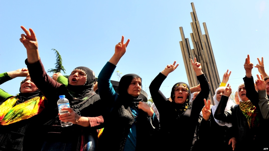 Пионер қыздардың қатысуымен ретро порно видео