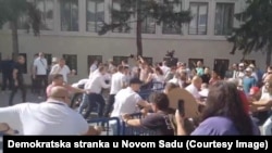 Sukobi demonstranata sa policijom i obezbeđenjem na protestu u Novom Sadu, 21. jul 2022.