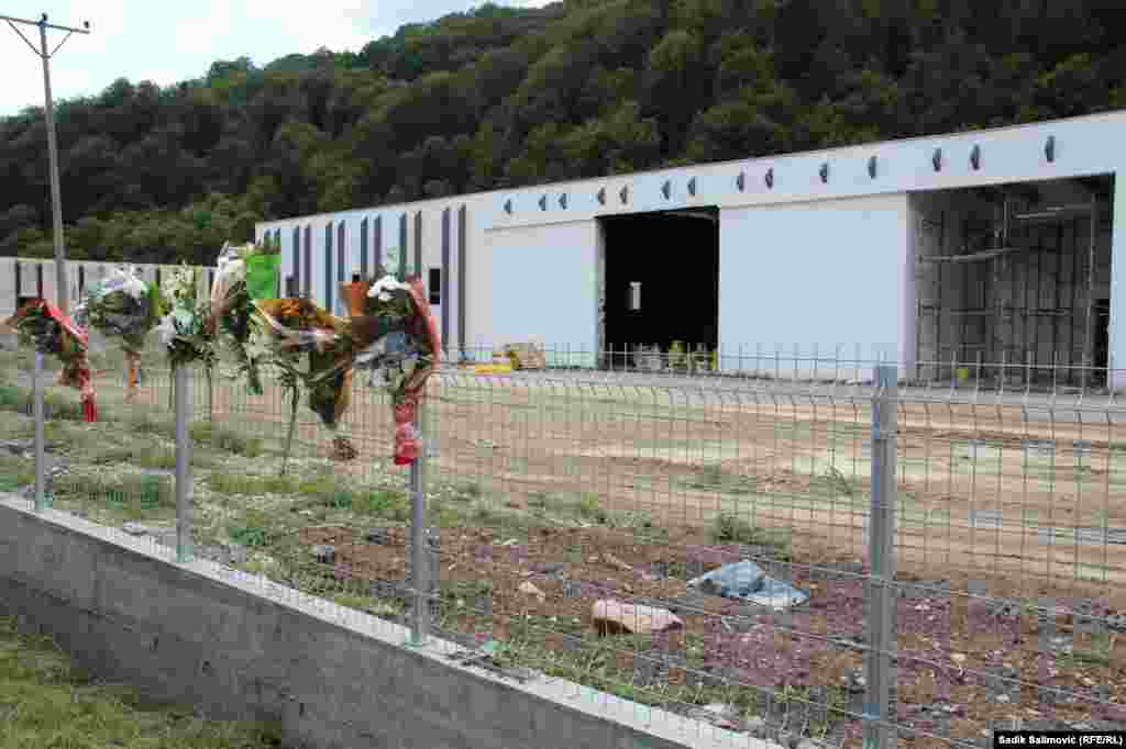 Pred Odeljenjem za ratne zločine Višeg suda u Beogradu u toku je suđenje za zločin u Kravicama. Optužnica je podignuta 2016. godine. &nbsp;